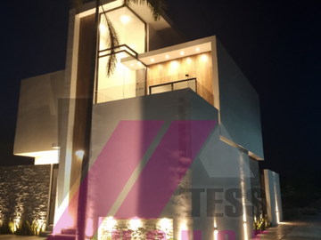CASA EN VENTA EN FRACC. PRIVADO PUERTA PARAISO