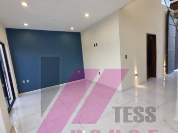 CASA EN VENTA EN FRACC. PRIVADO PUERTA PARAISO