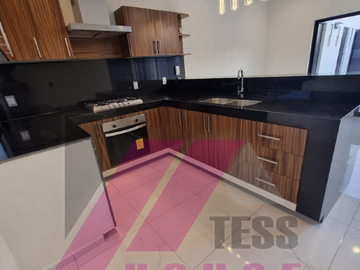 CASA EN VENTA EN FRACC. PRIVADO PUERTA PARAISO