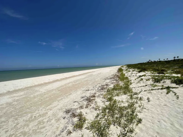 CASA EN VENTA SISAL, LUJO Y TRANQUILIDAD FRENTE AL MAR EN SISAL