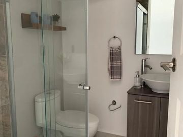 Estrensa Casa entre El Refugio y Zibatá, 4 Recámaras, una en PB, 3.5 Baños