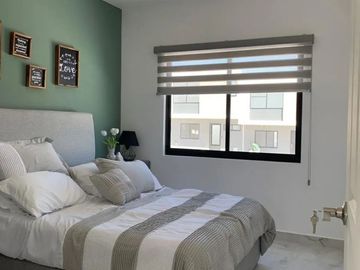Estrensa Casa entre El Refugio y Zibatá, 4 Recámaras, una en PB, 3.5 Baños
