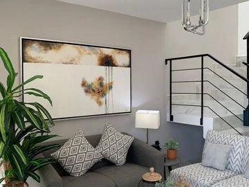 Estrensa Casa entre El Refugio y Zibatá, 4 Recámaras, una en PB, 3.5 Baños