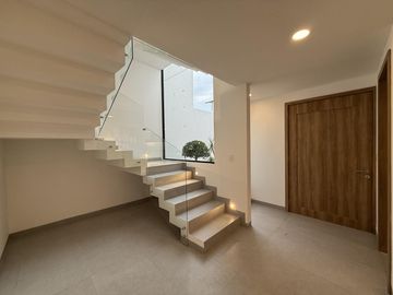 Casa Nueva Moderna con Doble altura en Venta en Zona Recta Cholula