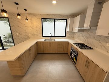 Casa Nueva Moderna con Doble altura en Venta en Zona Recta Cholula