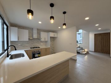 Casa Nueva Moderna con Doble altura en Venta en Zona Recta Cholula