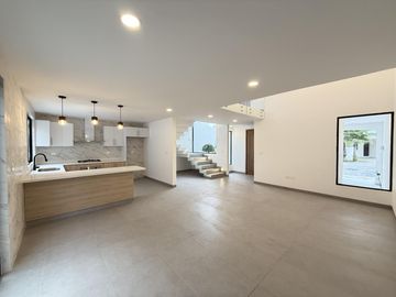 Casa Nueva Moderna con Doble altura en Venta en Zona Recta Cholula