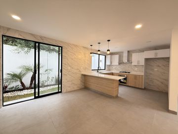 Casa Nueva Moderna con Doble altura en Venta en Zona Recta Cholula