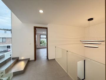 Casa Nueva Moderna con Doble altura en Venta en Zona Recta Cholula