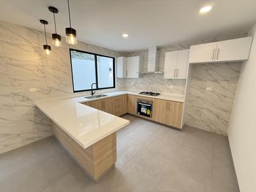 Casa Nueva Moderna con Doble altura en Venta en Zona Recta Cholula