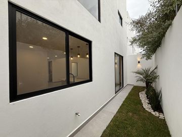 Casa Nueva Moderna con Doble altura en Venta en Zona Recta Cholula