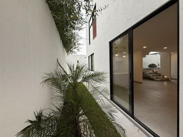 Casa Nueva Moderna con Doble altura en Venta en Zona Recta Cholula