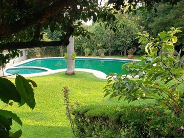 Casa en un nivel en venta en Rancho Cortés con 2155 de terreno y alberca