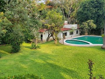 Casa en un nivel en venta en Rancho Cortés con 2155 de terreno y alberca