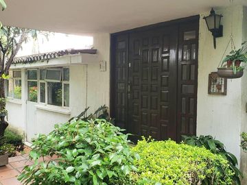Casa en un nivel en venta en Rancho Cortés con 2155 de terreno y alberca