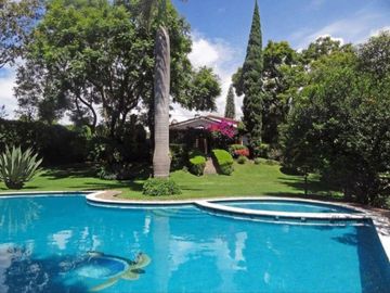 Casa en un nivel en venta en Rancho Cortés con 2155 de terreno y alberca