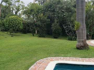 Casa en un nivel en venta en Rancho Cortés con 2155 de terreno y alberca