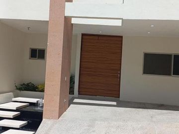 CASA EN VENTA EN CUERNAVACA,  EN DELICIAS, ZONA DORADA, CON HABITACIÓN EN PLANTA BAJA