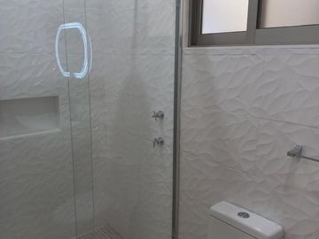 CASA EN VENTA EN CUERNAVACA,  EN DELICIAS, ZONA DORADA, CON HABITACIÓN EN PLANTA BAJA