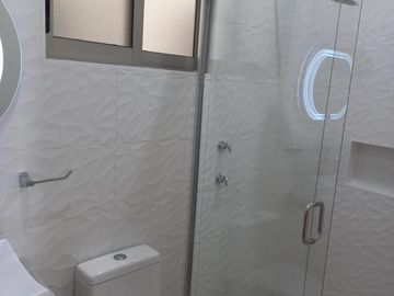 CASA EN VENTA EN CUERNAVACA,  EN DELICIAS, ZONA DORADA, CON HABITACIÓN EN PLANTA BAJA