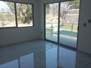 CASA EN VENTA EN CUERNAVACA, EN LOMAS DE VISTA HERMOSA, PARA ESTRENAR, CON HABITACIÓN EN PLANTA BAJA