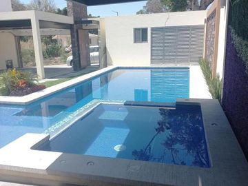 CASA EN VENTA EN CUERNAVACA, EN LOMAS DE VISTA HERMOSA, PARA ESTRENAR, CON HABITACIÓN EN PLANTA BAJA