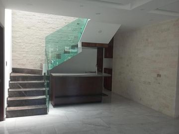 CASA EN VENTA EN CUERNAVACA, EN LOMAS DE VISTA HERMOSA, PARA ESTRENAR, CON HABITACIÓN EN PLANTA BAJA