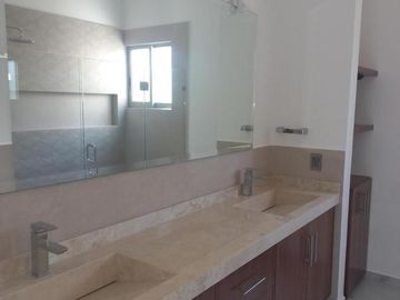 CASA EN VENTA EN CUERNAVACA, EN LOMAS DE VISTA HERMOSA, PARA ESTRENAR, CON HABITACIÓN EN PLANTA BAJA