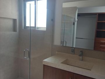 CASA EN VENTA EN CUERNAVACA, EN LOMAS DE VISTA HERMOSA, PARA ESTRENAR, CON HABITACIÓN EN PLANTA BAJA