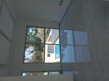 CASA EN VENTA EN CUERNAVACA, EN LOMAS DE VISTA HERMOSA, PARA ESTRENAR, CON HABITACIÓN EN PLANTA BAJA
