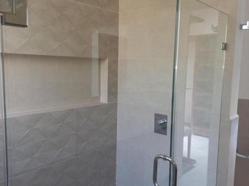 CASA EN VENTA EN CUERNAVACA, EN LOMAS DE VISTA HERMOSA, PARA ESTRENAR, CON HABITACIÓN EN PLANTA BAJA