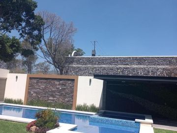 CASA EN VENTA EN CUERNAVACA, EN LOMAS DE VISTA HERMOSA, PARA ESTRENAR, CON HABITACIÓN EN PLANTA BAJA
