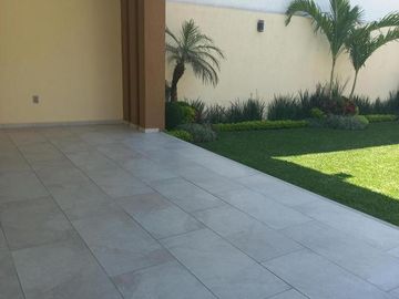 CASA EN VENTA EN CUERNAVACA, EN LOMAS DE VISTA HERMOSA, PARA ESTRENAR, CON HABITACIÓN EN PLANTA BAJA