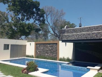 CASA EN VENTA EN CUERNAVACA, EN LOMAS DE VISTA HERMOSA, PARA ESTRENAR, CON HABITACIÓN EN PLANTA BAJA