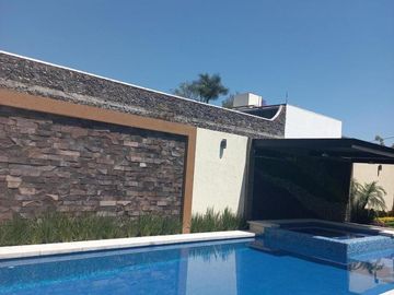 CASA EN VENTA EN CUERNAVACA, EN LOMAS DE VISTA HERMOSA, PARA ESTRENAR, CON HABITACIÓN EN PLANTA BAJA