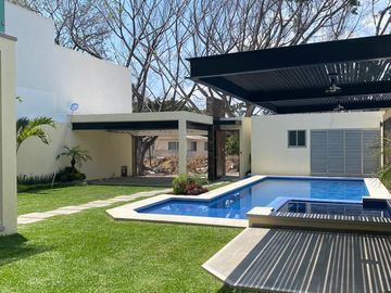 CASA EN VENTA EN CUERNAVACA, EN LOMAS DE VISTA HERMOSA, PARA ESTRENAR, CON HABITACIÓN EN PLANTA BAJA