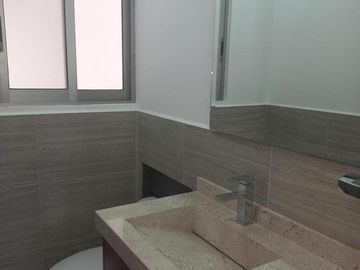 CASA EN VENTA EN CUERNAVACA, EN LOMAS DE VISTA HERMOSA, PARA ESTRENAR, CON HABITACIÓN EN PLANTA BAJA