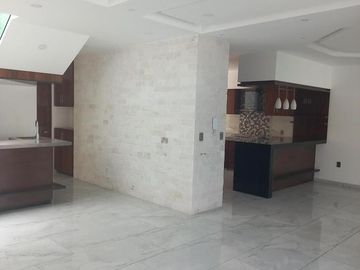 CASA EN VENTA EN CUERNAVACA, EN LOMAS DE VISTA HERMOSA, PARA ESTRENAR, CON HABITACIÓN EN PLANTA BAJA