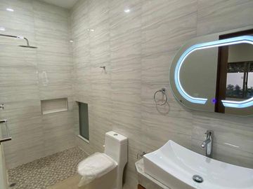 CASA EN VENTA EN LOMAS DE CUERNAVACA, ESTRENA CON HABITACIÓN EN PLANTA BAJA