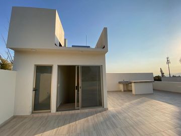CASA EN VENTA EN LOMAS DE CUERNAVACA, ESTRENA CON HABITACIÓN EN PLANTA BAJA