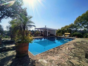 CASA EN VENTA EN CUERNAVACA, RANCHO TETELA CON VISTA PANORÁMICA