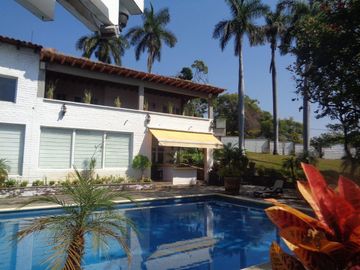 CASA EN VENTA EN CUERNAVACA, RANCHO TETELA CON VISTA PANORÁMICA