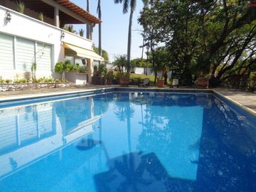 CASA EN VENTA EN CUERNAVACA, RANCHO TETELA CON VISTA PANORÁMICA