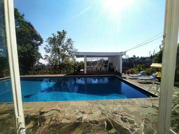CASA EN VENTA EN CUERNAVACA, RANCHO TETELA CON VISTA PANORÁMICA
