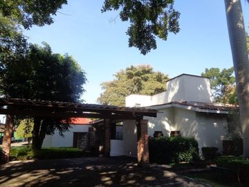 4 CASAS EN VENTA EN JIUTEPEC CON ALBERCA JARDÍN, CANCHA DE PADEL