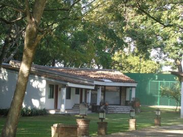 4 CASAS EN VENTA EN JIUTEPEC CON ALBERCA JARDÍN, CANCHA DE PADEL