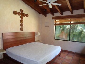 4 CASAS EN VENTA EN JIUTEPEC CON ALBERCA JARDÍN, CANCHA DE PADEL