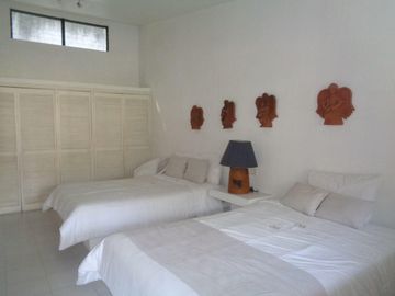 4 CASAS EN VENTA EN JIUTEPEC CON ALBERCA JARDÍN, CANCHA DE PADEL