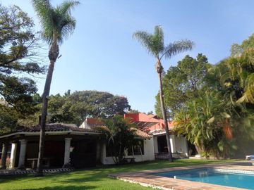 4 CASAS EN VENTA EN JIUTEPEC CON ALBERCA JARDÍN, CANCHA DE PADEL