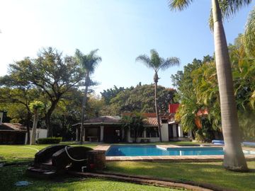 4 CASAS EN VENTA EN JIUTEPEC CON ALBERCA JARDÍN, CANCHA DE PADEL